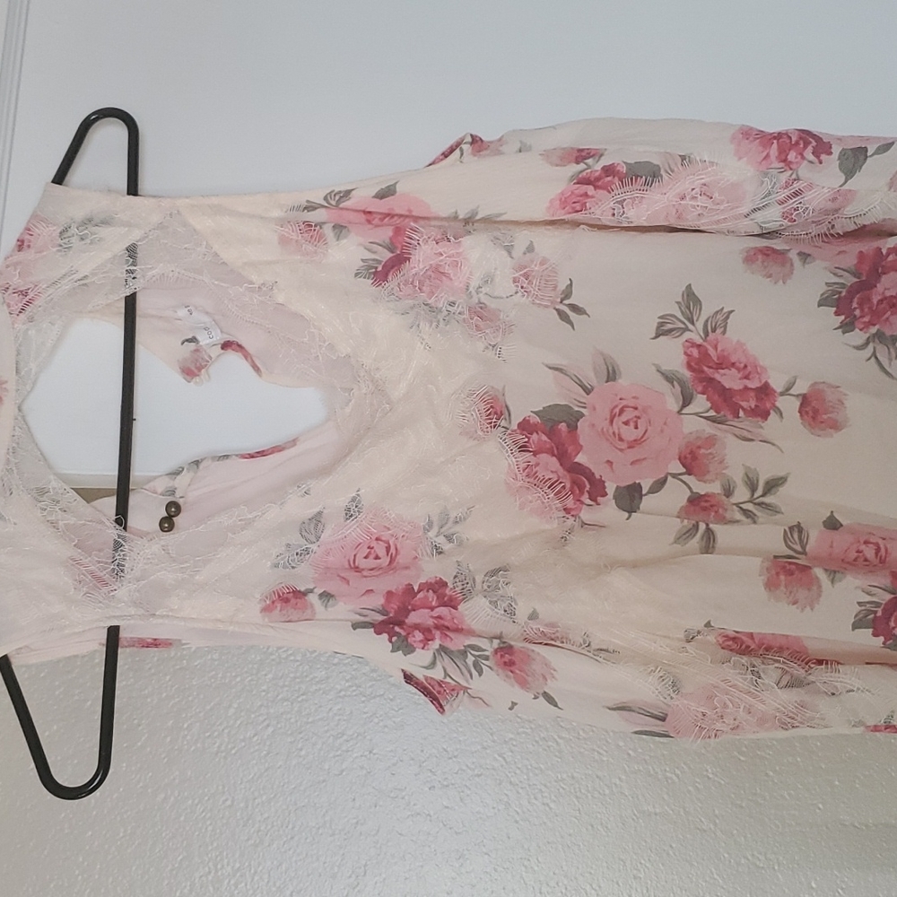 Beautiful floral and lace tank